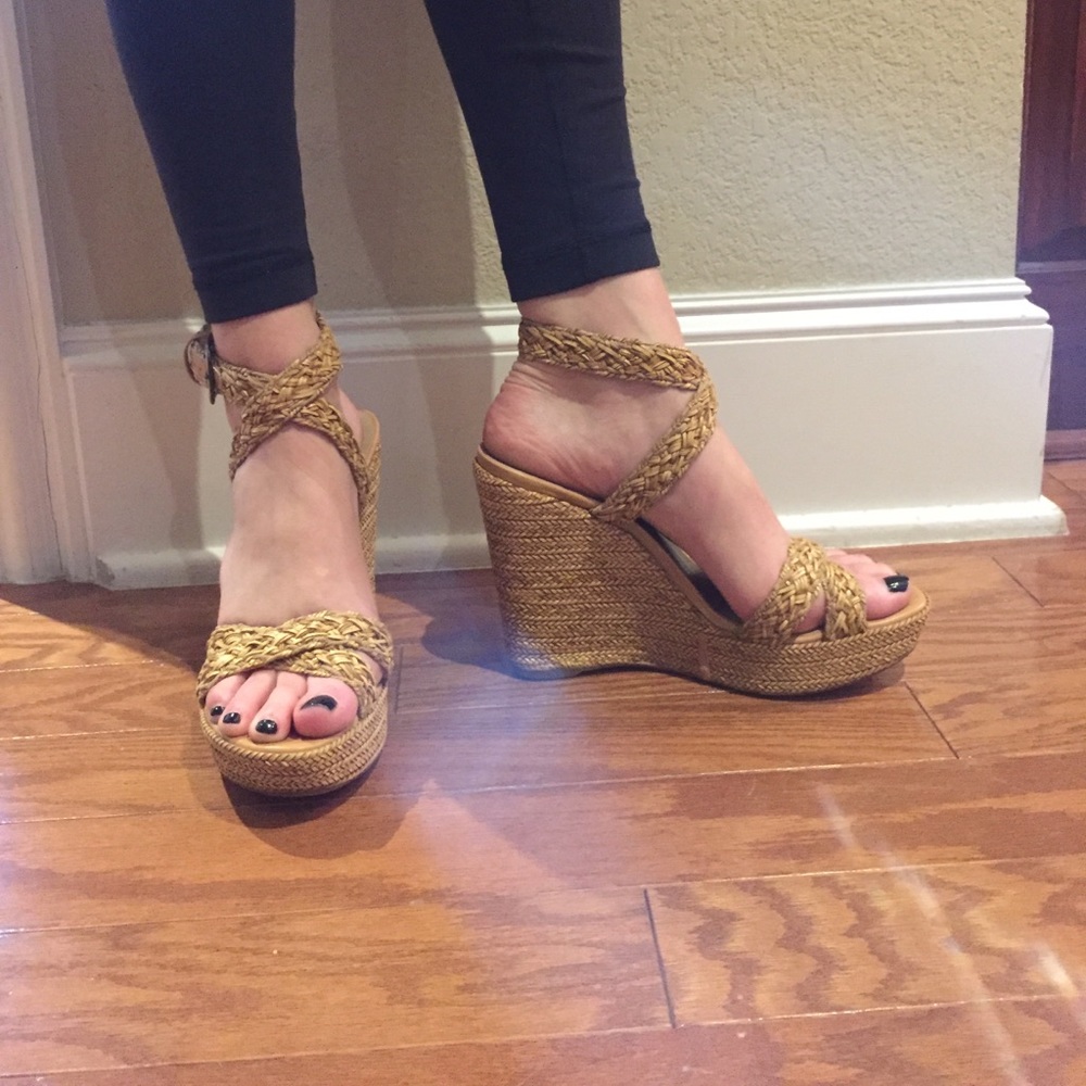 Stuart Weizman “Hoopla” Wedge